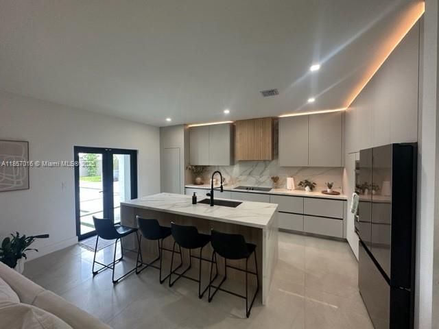 Недавно продано: $1,150,000 (4 спален, 3 ванн, 2412 Квадратных фут)