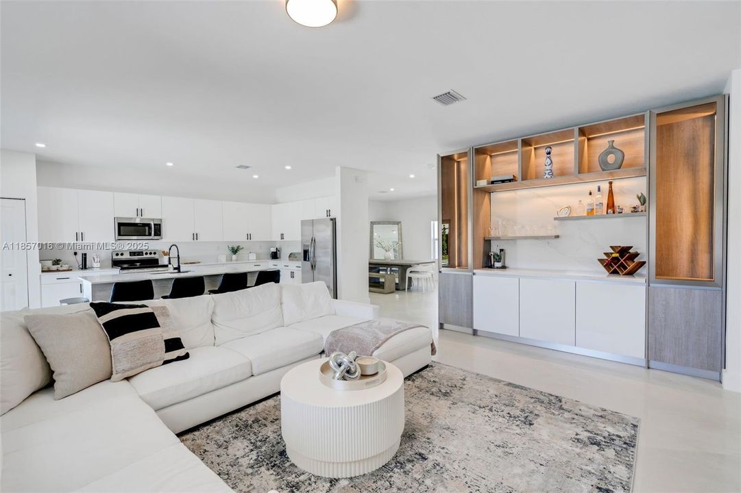 Недавно продано: $1,150,000 (4 спален, 3 ванн, 2412 Квадратных фут)