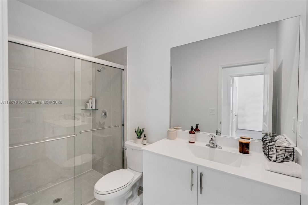 Недавно продано: $1,150,000 (4 спален, 3 ванн, 2412 Квадратных фут)