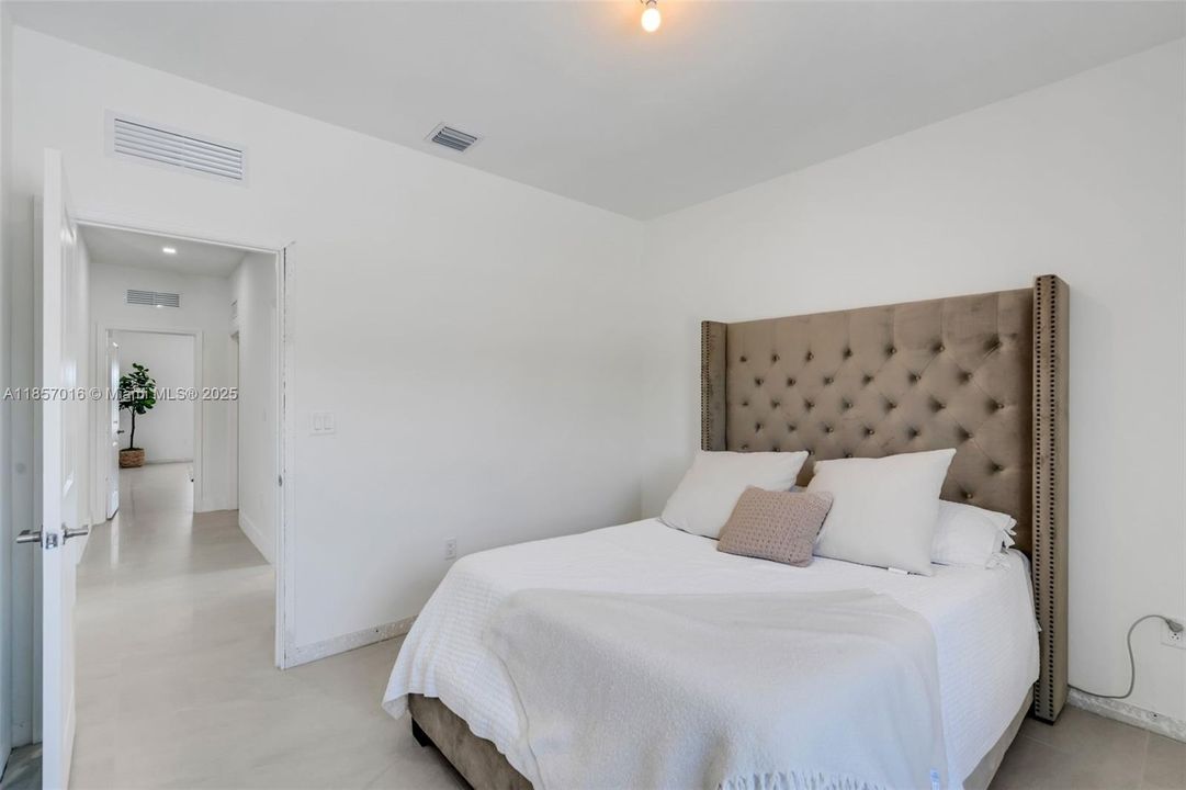 Недавно продано: $1,150,000 (4 спален, 3 ванн, 2412 Квадратных фут)