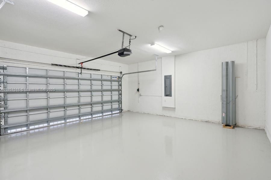 Недавно продано: $1,150,000 (4 спален, 3 ванн, 2412 Квадратных фут)