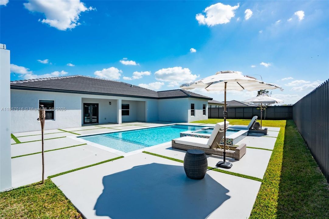 Недавно продано: $1,150,000 (4 спален, 3 ванн, 2412 Квадратных фут)