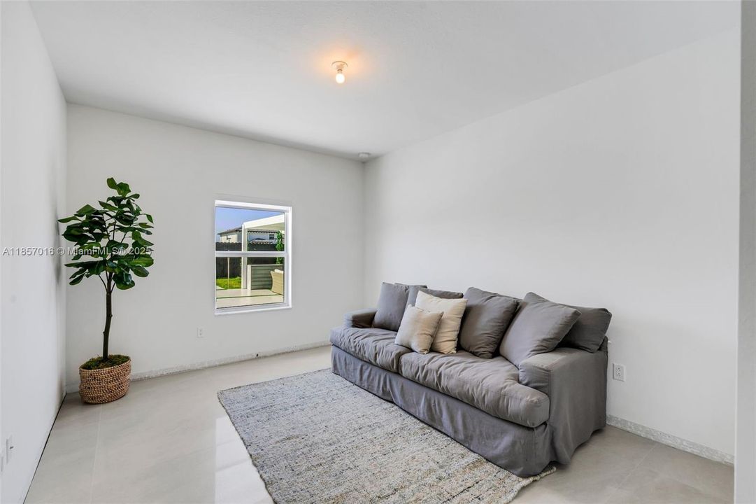 Недавно продано: $1,150,000 (4 спален, 3 ванн, 2412 Квадратных фут)