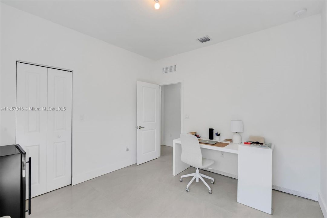 Недавно продано: $1,150,000 (4 спален, 3 ванн, 2412 Квадратных фут)