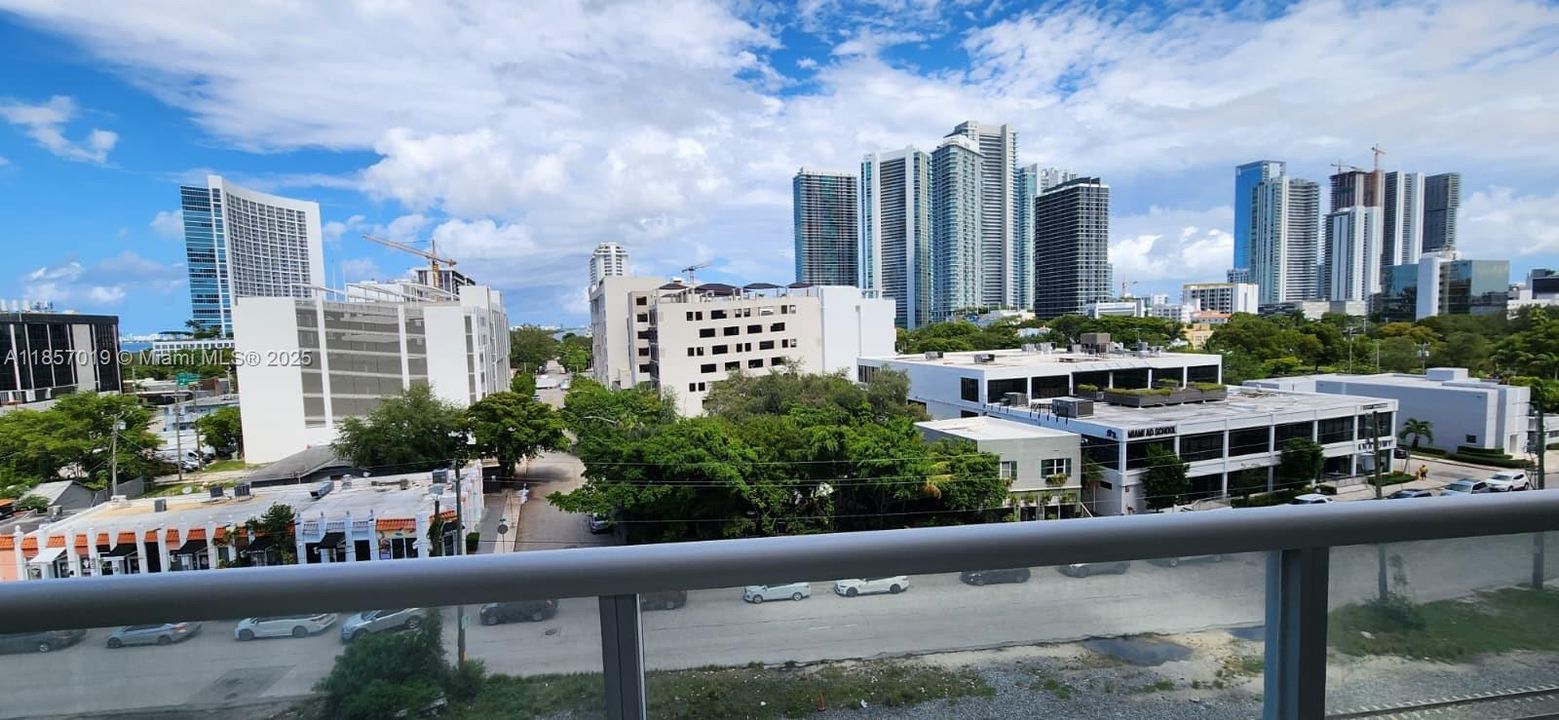 En Venta: $390,000 (1 camas, 1 baños, 664 Pies cuadrados)