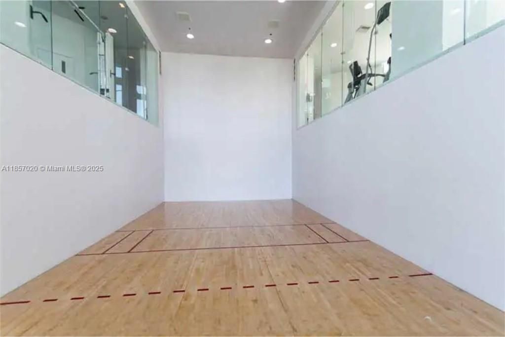 待售: $419,900 (1 贝兹, 1 浴室, 768 平方英尺)