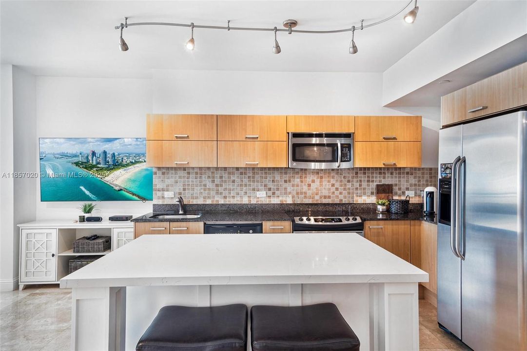 待售: $419,900 (1 贝兹, 1 浴室, 768 平方英尺)