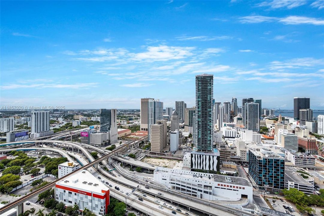 待售: $419,900 (1 贝兹, 1 浴室, 768 平方英尺)