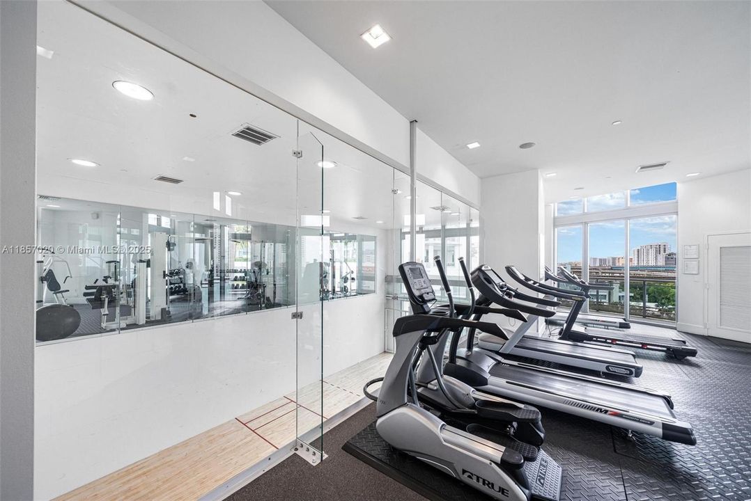 待售: $419,900 (1 贝兹, 1 浴室, 768 平方英尺)