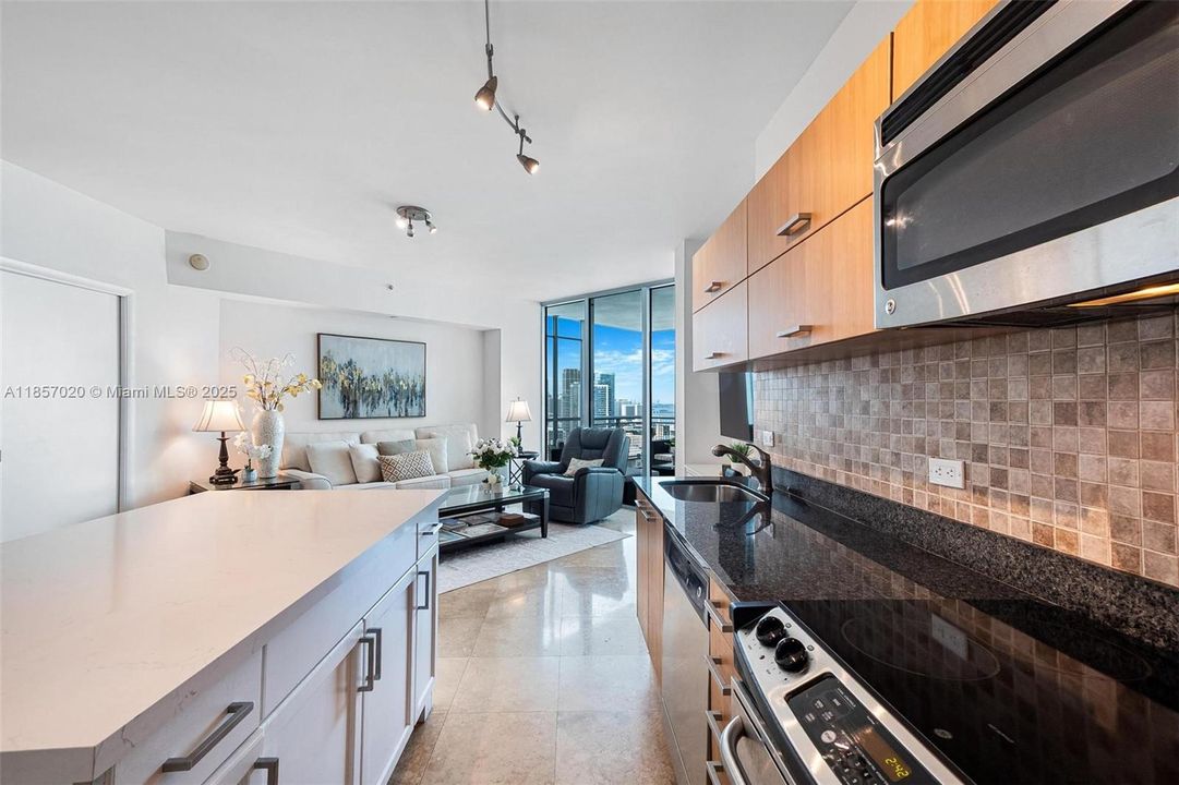 待售: $419,900 (1 贝兹, 1 浴室, 768 平方英尺)