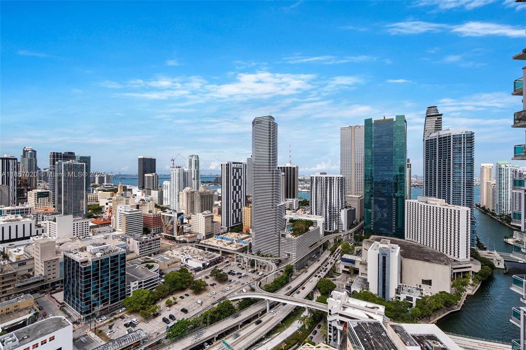 待售: $419,900 (1 贝兹, 1 浴室, 768 平方英尺)