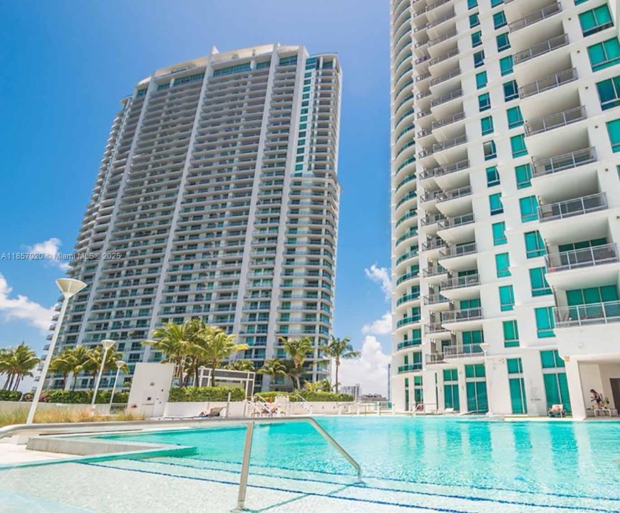 待售: $419,900 (1 贝兹, 1 浴室, 768 平方英尺)