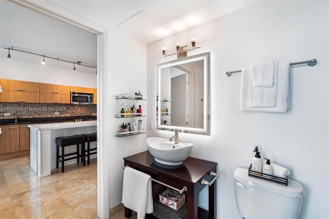 待售: $419,900 (1 贝兹, 1 浴室, 768 平方英尺)