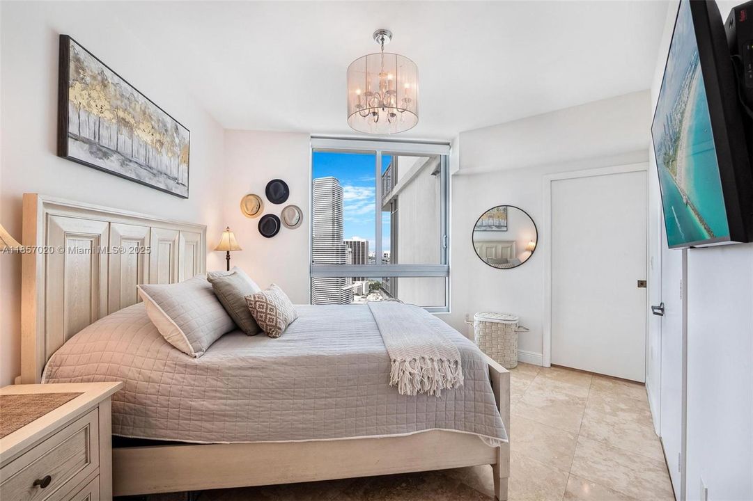 待售: $419,900 (1 贝兹, 1 浴室, 768 平方英尺)