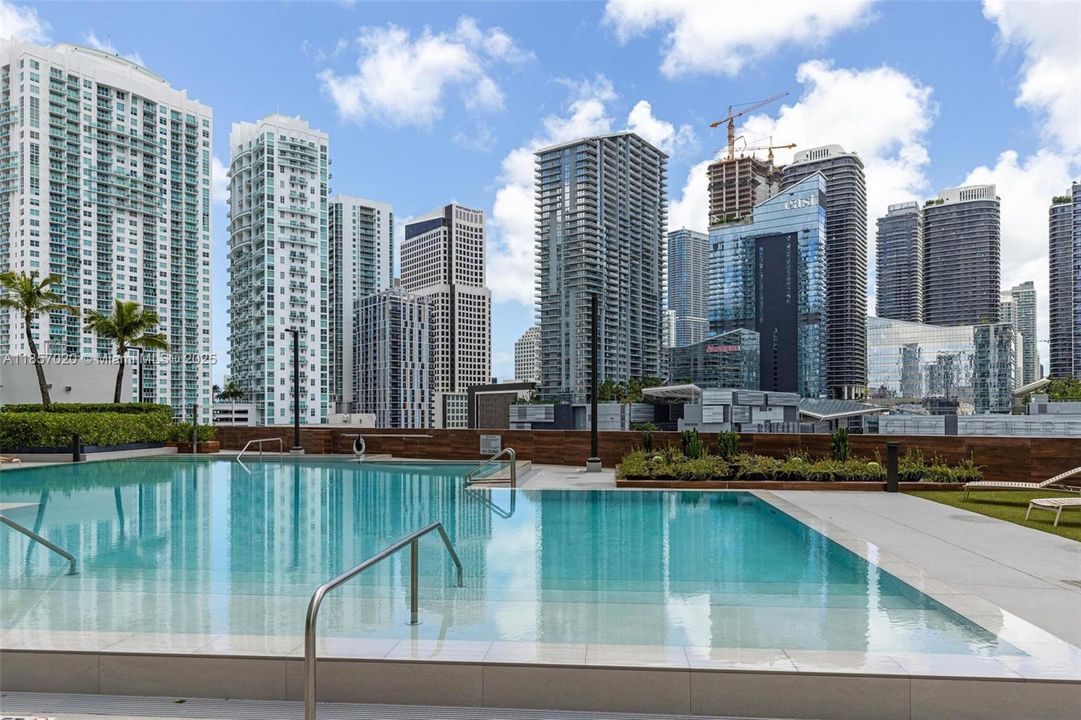 待售: $419,900 (1 贝兹, 1 浴室, 768 平方英尺)