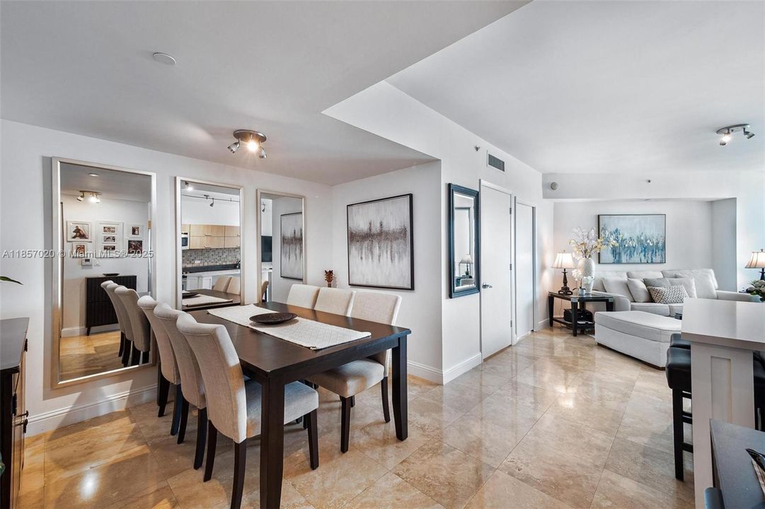 待售: $419,900 (1 贝兹, 1 浴室, 768 平方英尺)