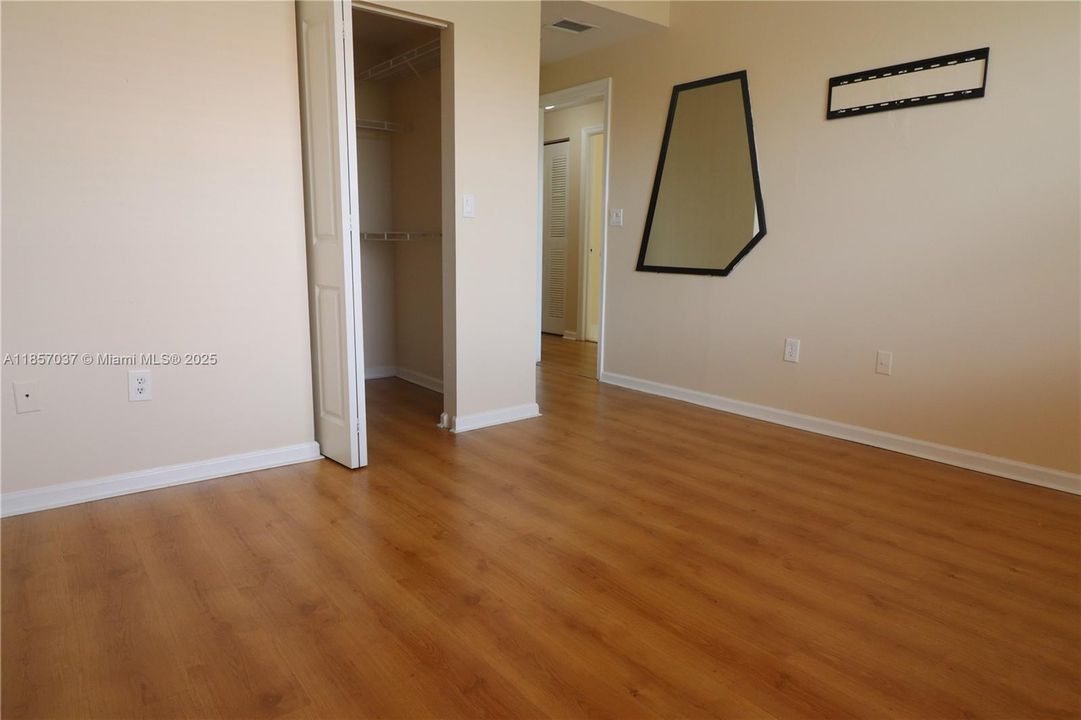 合同活跃: $2,600 (3 贝兹, 2 浴室, 1357 平方英尺)