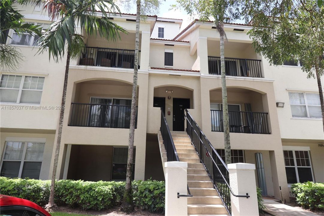 合同活跃: $2,600 (3 贝兹, 2 浴室, 1357 平方英尺)