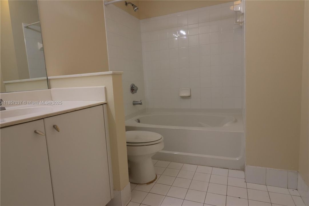 合同活跃: $2,600 (3 贝兹, 2 浴室, 1357 平方英尺)