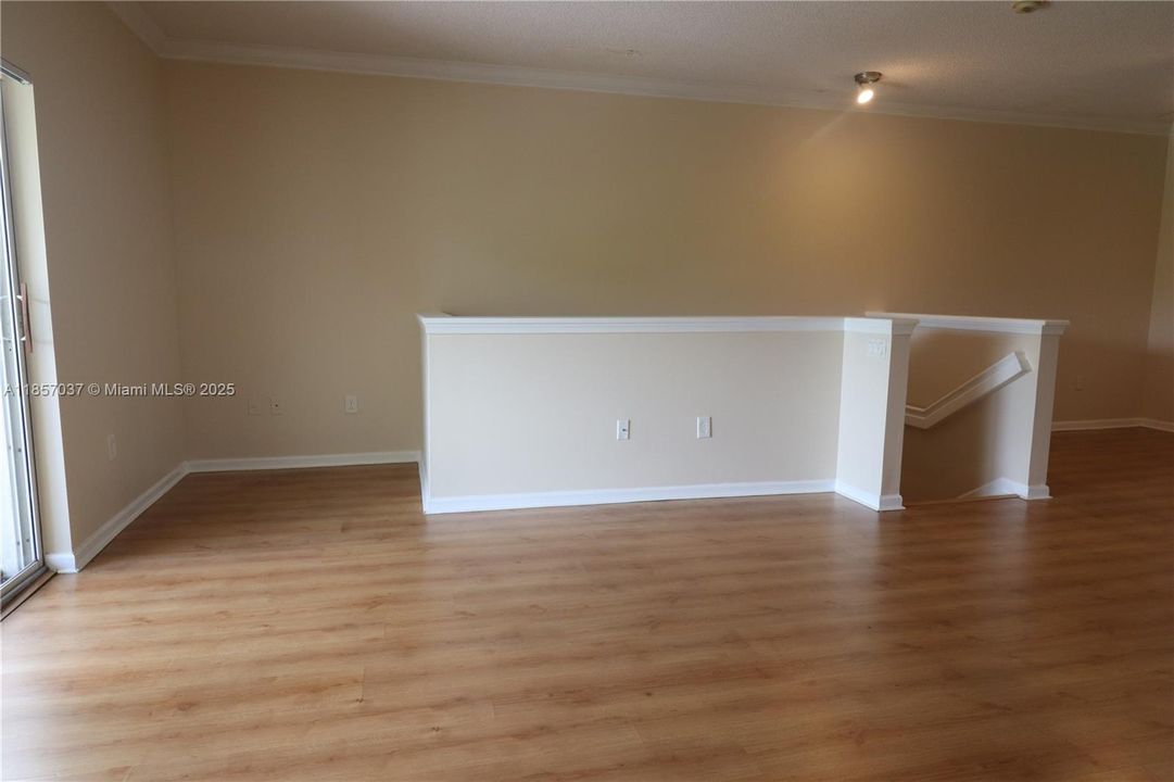 合同活跃: $2,600 (3 贝兹, 2 浴室, 1357 平方英尺)