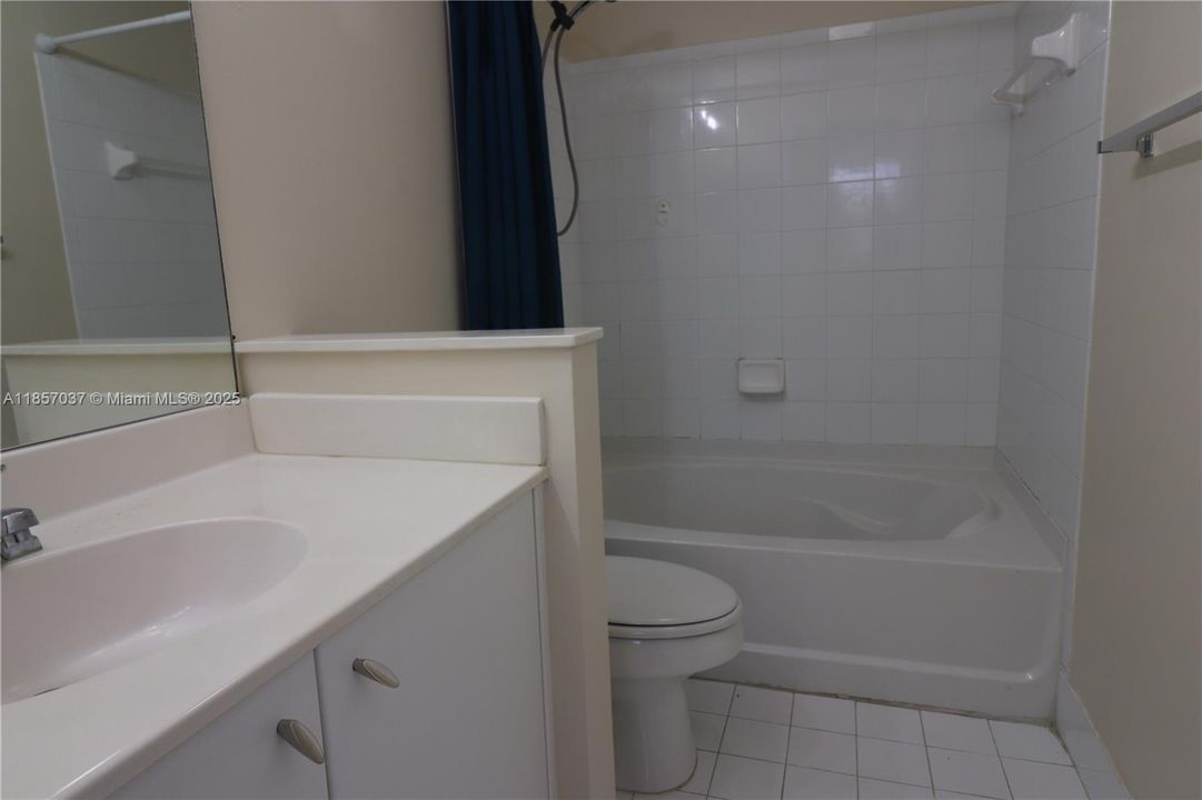 合同活跃: $2,600 (3 贝兹, 2 浴室, 1357 平方英尺)