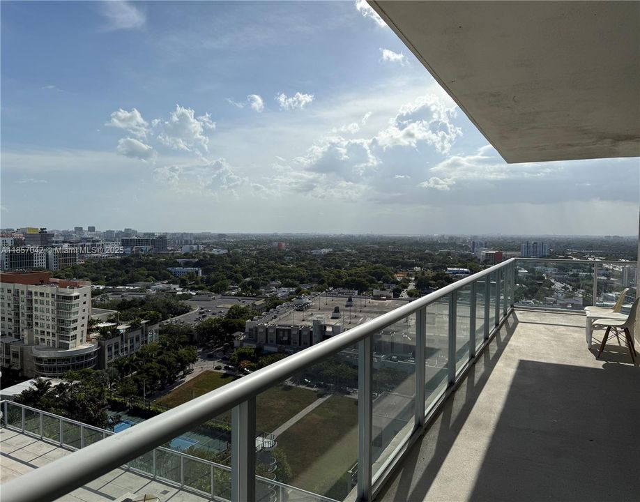 Recently Rented: $4,250 (2 beds, 2 baths, 1087 Square Feet)