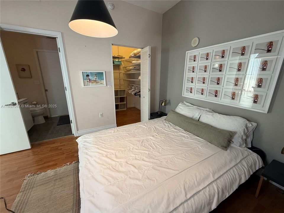 Recently Rented: $4,250 (2 beds, 2 baths, 1087 Square Feet)