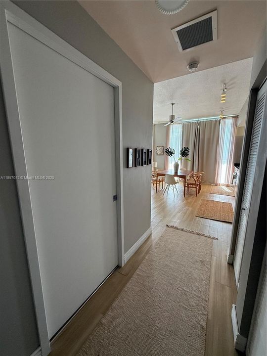 Recently Rented: $4,250 (2 beds, 2 baths, 1087 Square Feet)