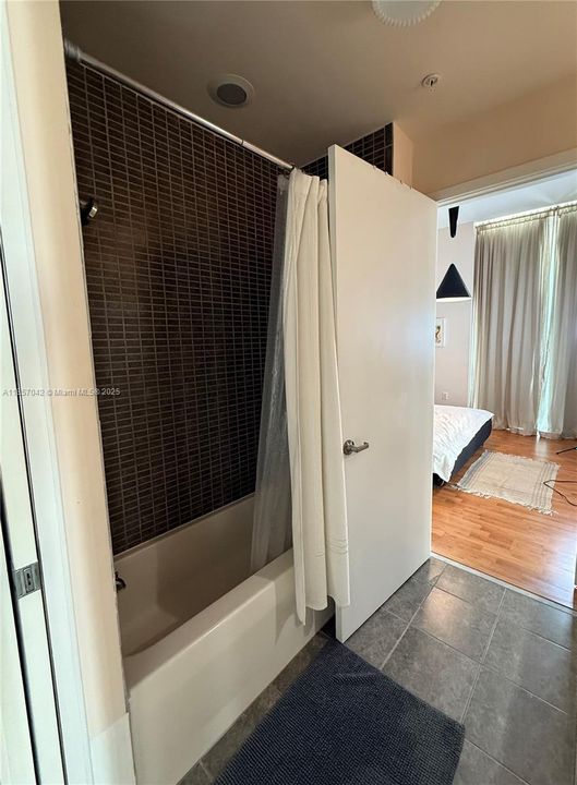 Recently Rented: $4,250 (2 beds, 2 baths, 1087 Square Feet)