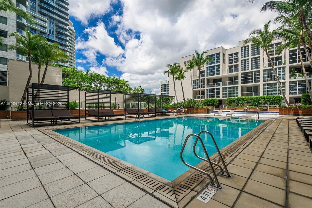 Recently Rented: $4,250 (2 beds, 2 baths, 1087 Square Feet)