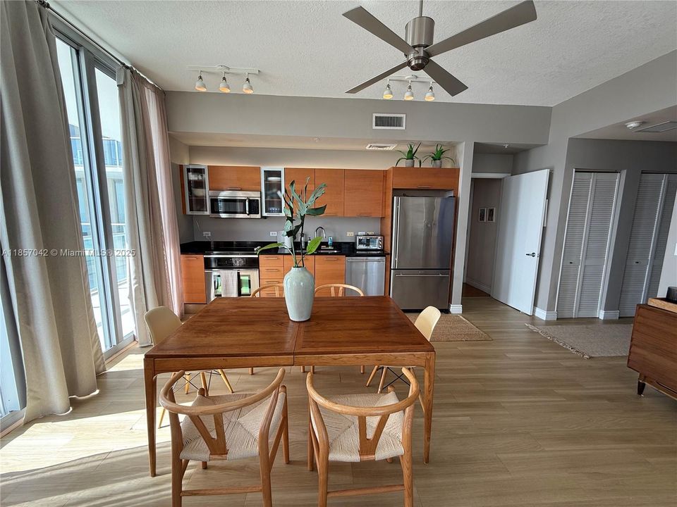 Recently Rented: $4,250 (2 beds, 2 baths, 1087 Square Feet)