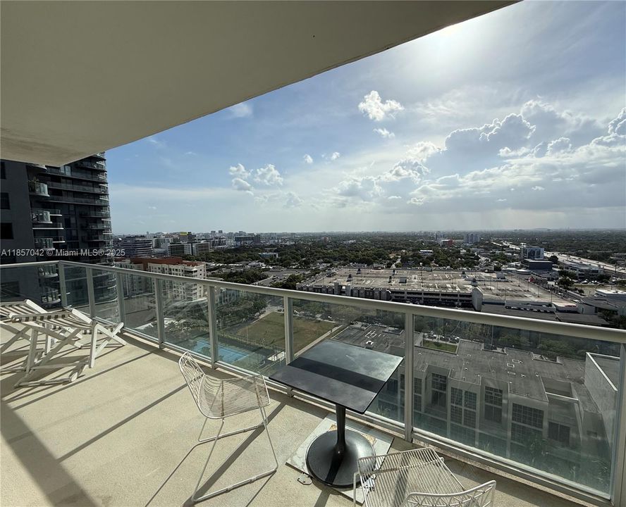 Recently Rented: $4,250 (2 beds, 2 baths, 1087 Square Feet)