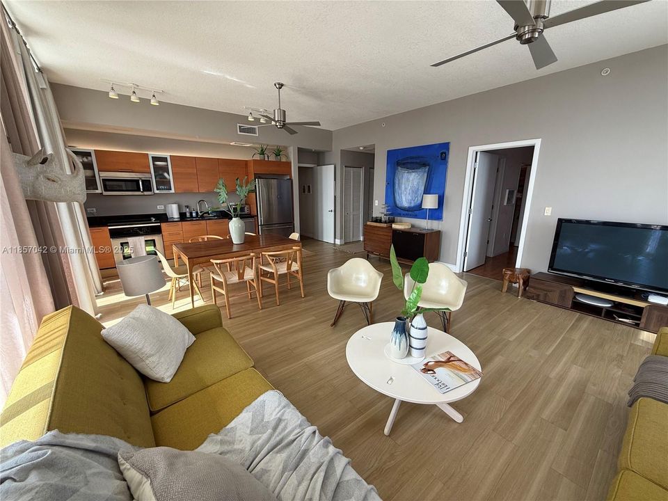 Recently Rented: $4,250 (2 beds, 2 baths, 1087 Square Feet)