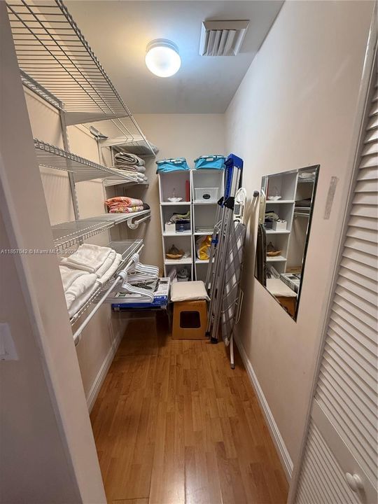 Recently Rented: $4,250 (2 beds, 2 baths, 1087 Square Feet)