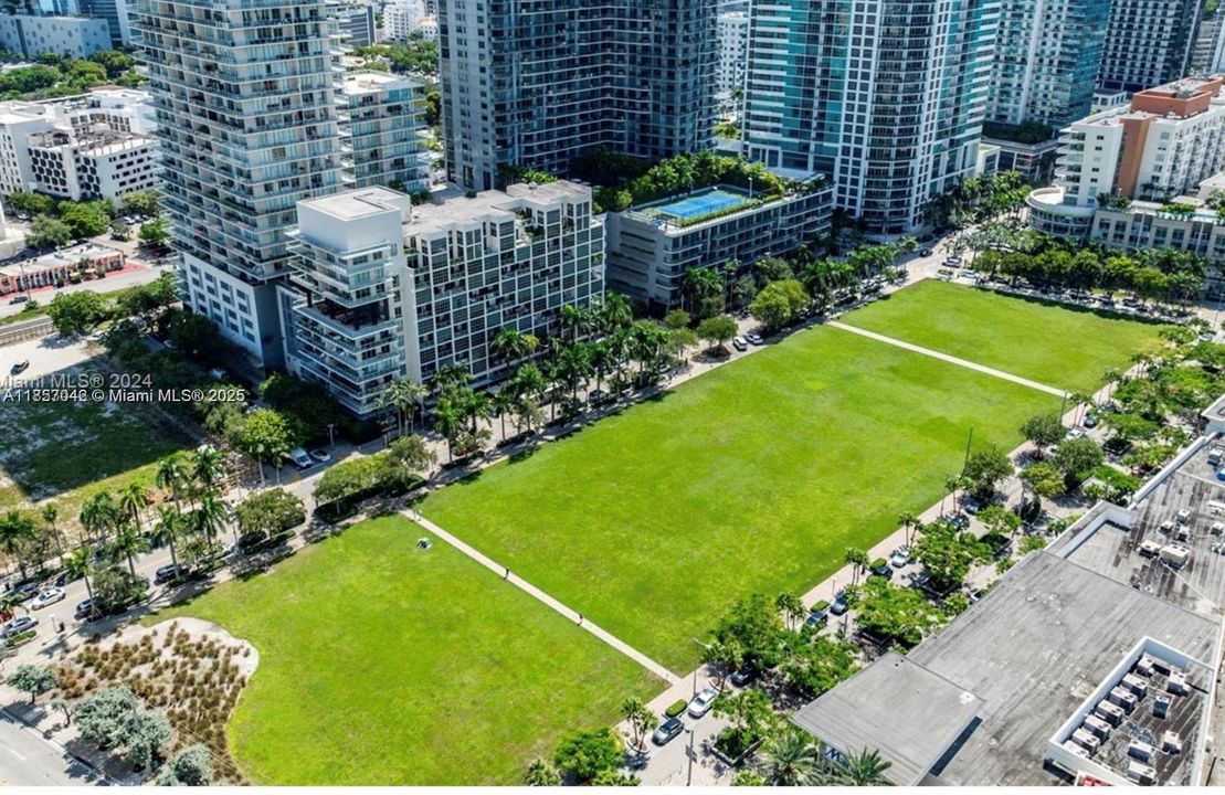 Recently Rented: $4,250 (2 beds, 2 baths, 1087 Square Feet)