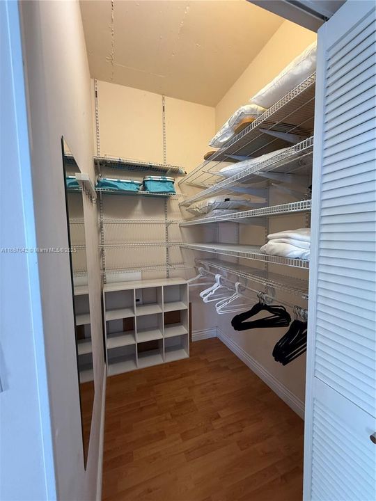 Recently Rented: $4,250 (2 beds, 2 baths, 1087 Square Feet)