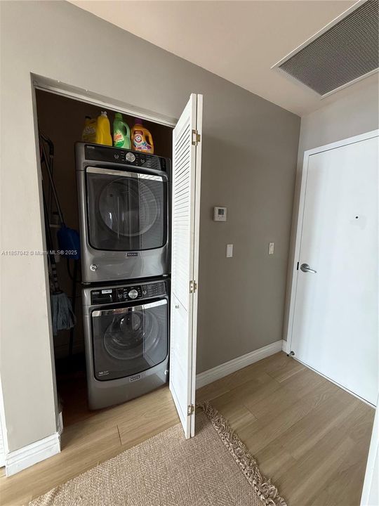 Recently Rented: $4,250 (2 beds, 2 baths, 1087 Square Feet)