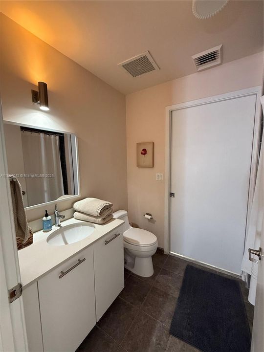 Recently Rented: $4,250 (2 beds, 2 baths, 1087 Square Feet)