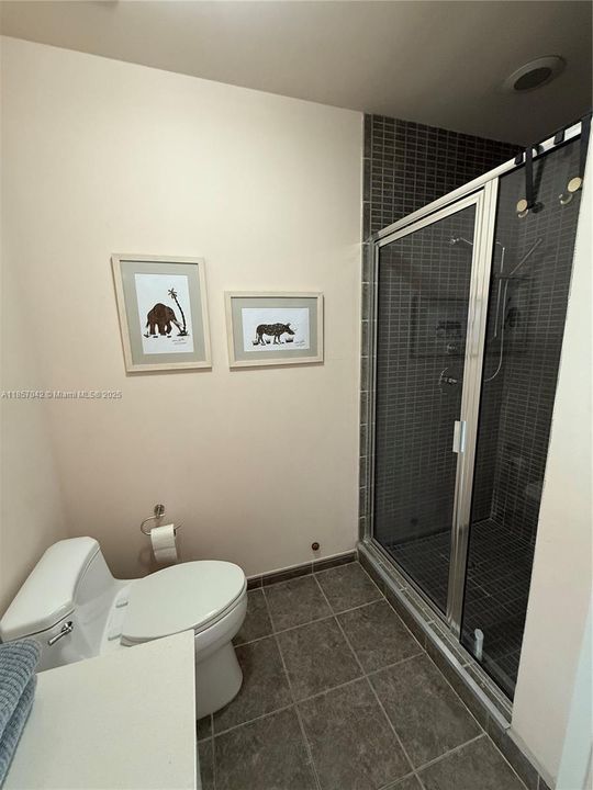 Recently Rented: $4,250 (2 beds, 2 baths, 1087 Square Feet)