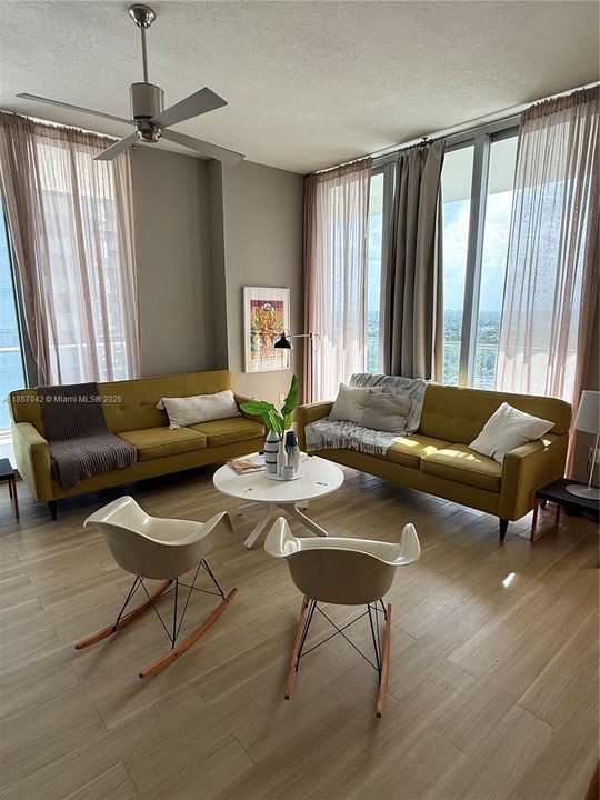 Recently Rented: $4,250 (2 beds, 2 baths, 1087 Square Feet)