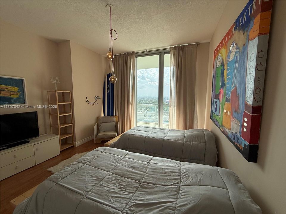 Recently Rented: $4,250 (2 beds, 2 baths, 1087 Square Feet)