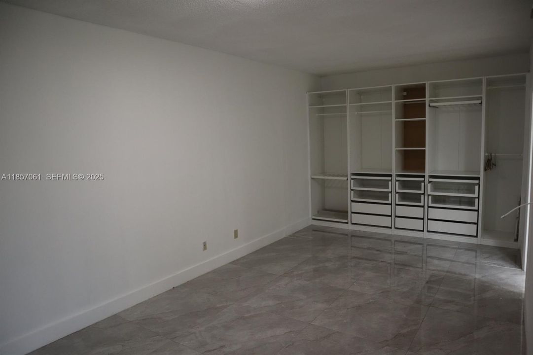 Activo con contrato: $389,900 (3 camas, 2 baños, 1239 Pies cuadrados)