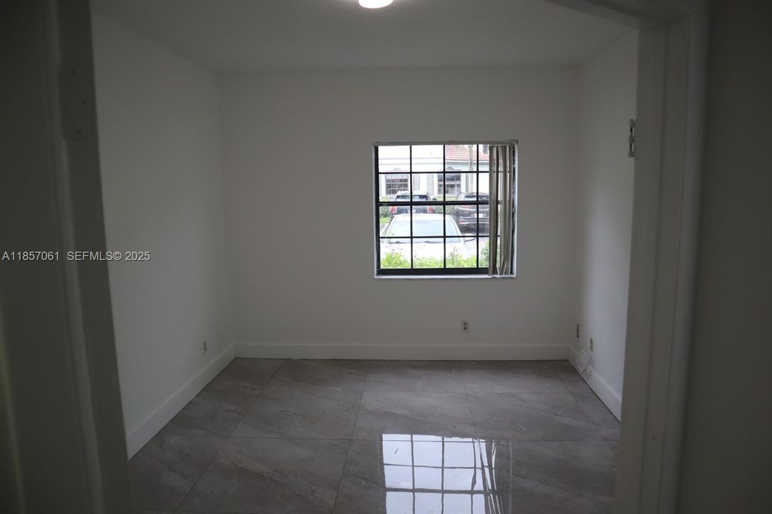 Activo con contrato: $389,900 (3 camas, 2 baños, 1239 Pies cuadrados)