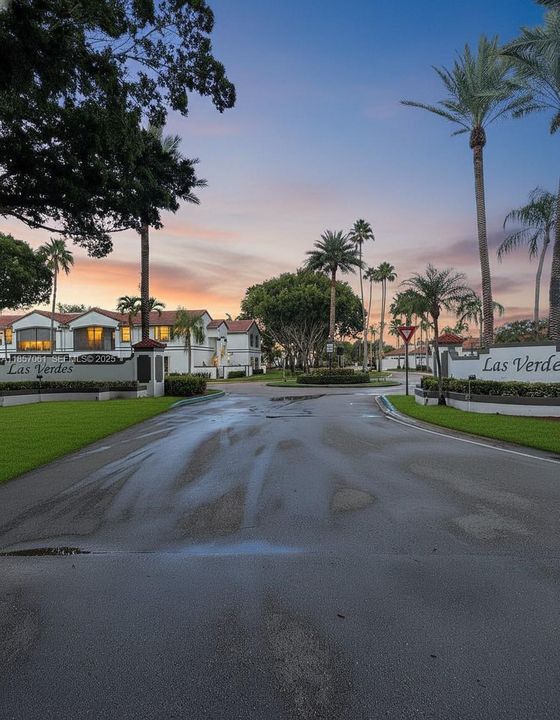 Activo con contrato: $389,900 (3 camas, 2 baños, 1239 Pies cuadrados)