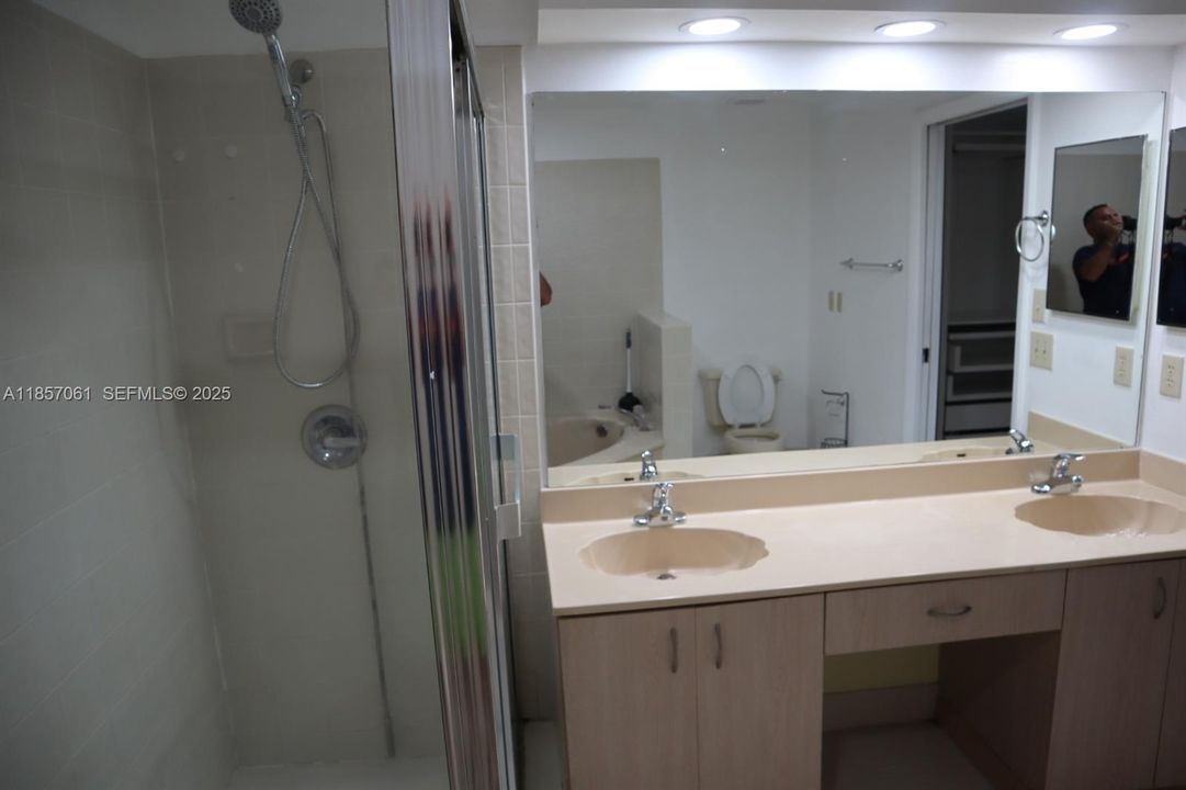 Activo con contrato: $389,900 (3 camas, 2 baños, 1239 Pies cuadrados)