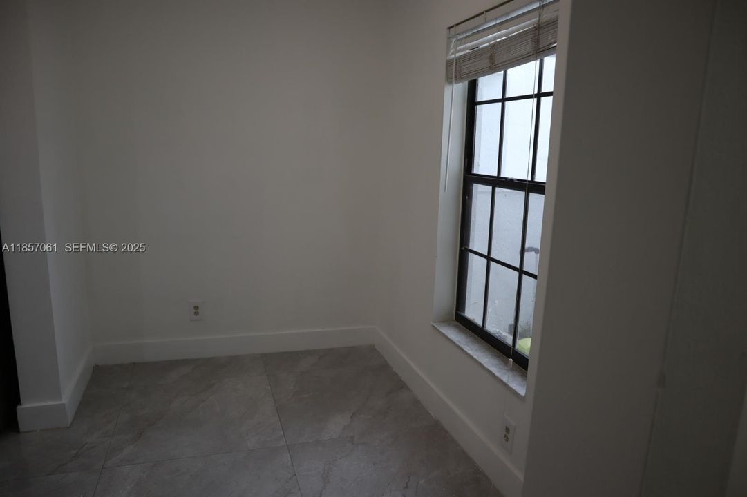 Activo con contrato: $389,900 (3 camas, 2 baños, 1239 Pies cuadrados)