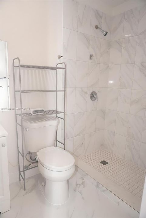 Под контрактом: $675,000 (6 спален, 5 ванн, 1768 Квадратных фут)