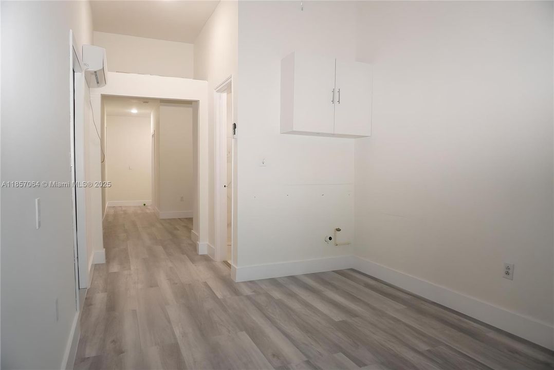 Под контрактом: $675,000 (6 спален, 5 ванн, 1768 Квадратных фут)