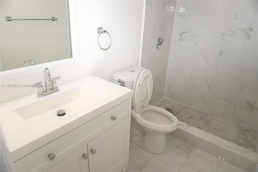 Под контрактом: $675,000 (6 спален, 5 ванн, 1768 Квадратных фут)