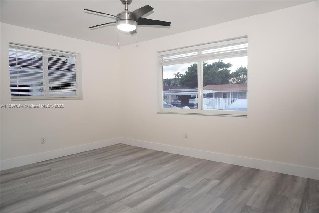 Под контрактом: $675,000 (6 спален, 5 ванн, 1768 Квадратных фут)